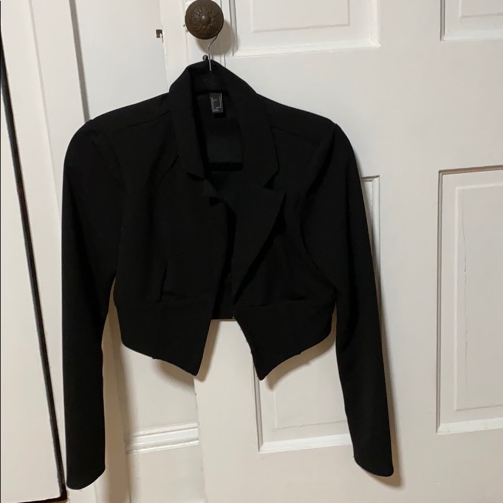 Black crop blazer
